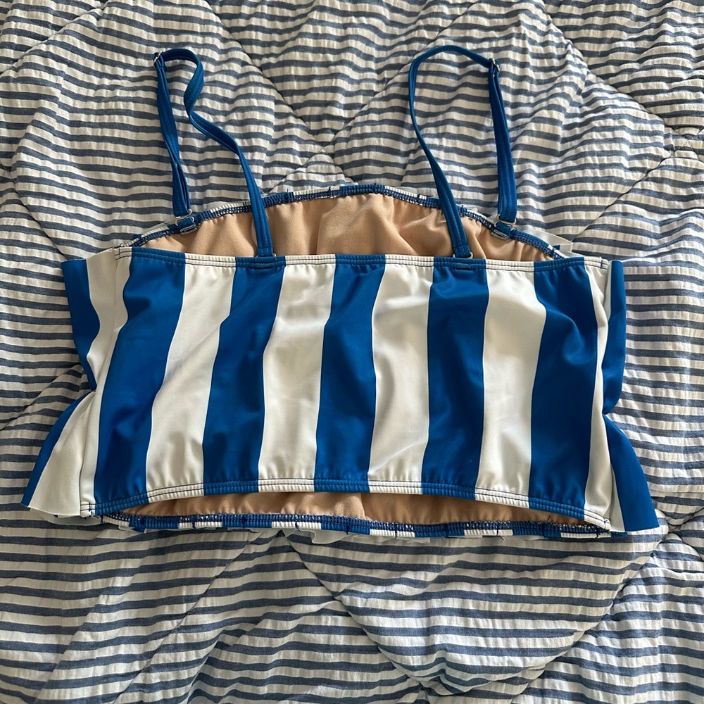 Kortni Jeane Medium Blue Stripe Oversized Ruffle Top GUC - Picture 3 of 9